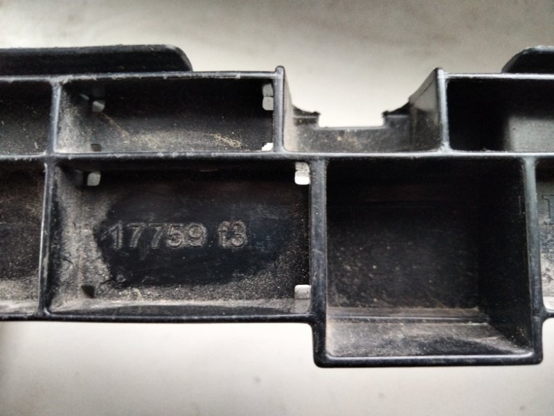 Кронштейн заднего бампера левый CRV (RM) 11-18 Кронштейн заднего бампера левый CRV (RM) 11-18