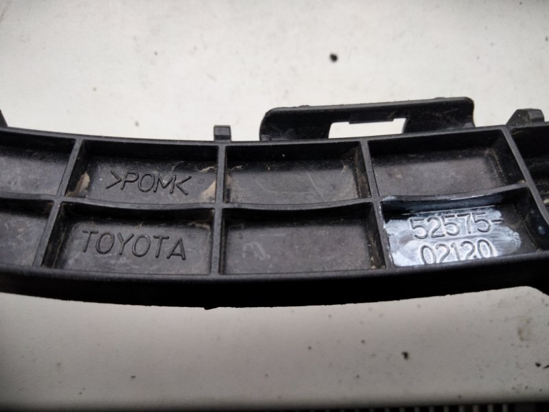 Кронштейн заднего бампера правый COROLLA E16 13- Кронштейн заднего бампера правый COROLLA E16 13-