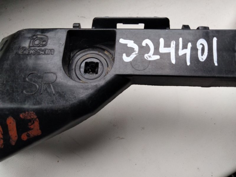 Кронштейн заднего бампера правый COROLLA E16 13- Кронштейн заднего бампера правый COROLLA E16 13-