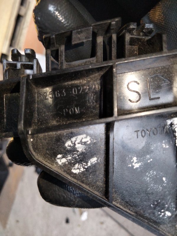 Кронштейн заднего бампера левый COROLLA E170 13-19 Кронштейн заднего бампера левый COROLLA E170 13-19