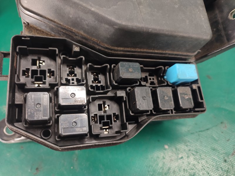 Блок предохранителей моторный отсек CX-9 06-16 2007 3.7 Блок предохранителей моторный отсек CX-9 06-16 2007 3.7