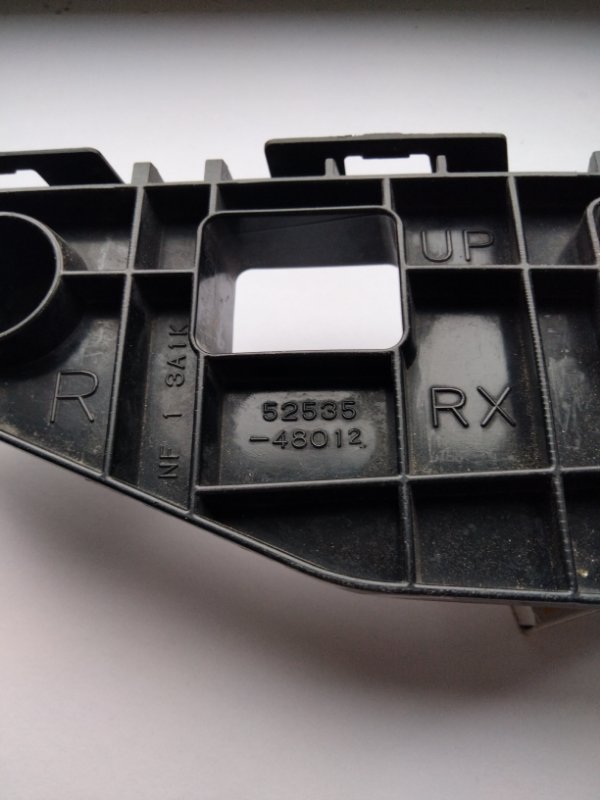 Кронштейн переднего бампера правый RX350/450 09-15