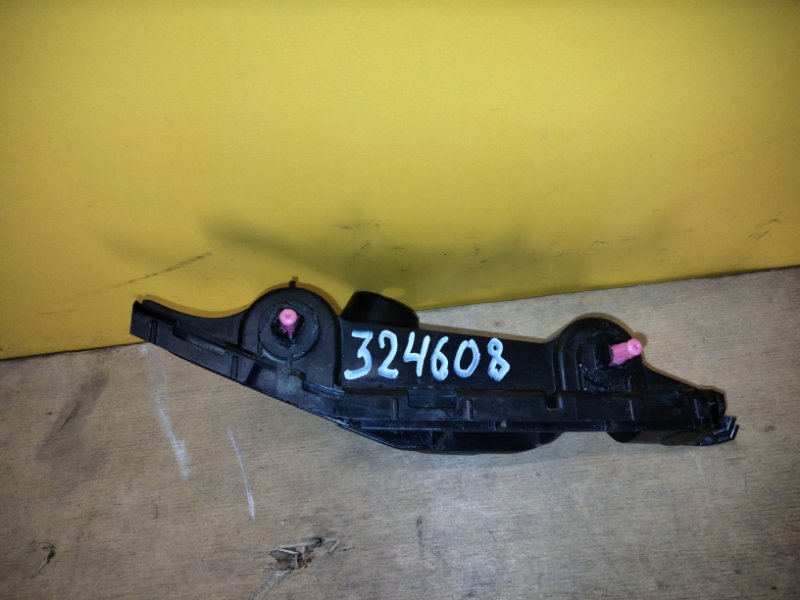 Кронштейн переднего бампера правый UX 200 18-