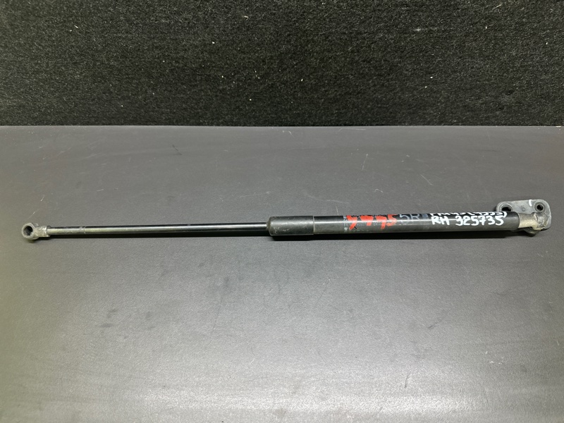 Амортизатор крышки багажника правый TOYOTA PRIUS - 30 09-17 2013 1.8 2ZRFXE 68950-0W542 Б/У