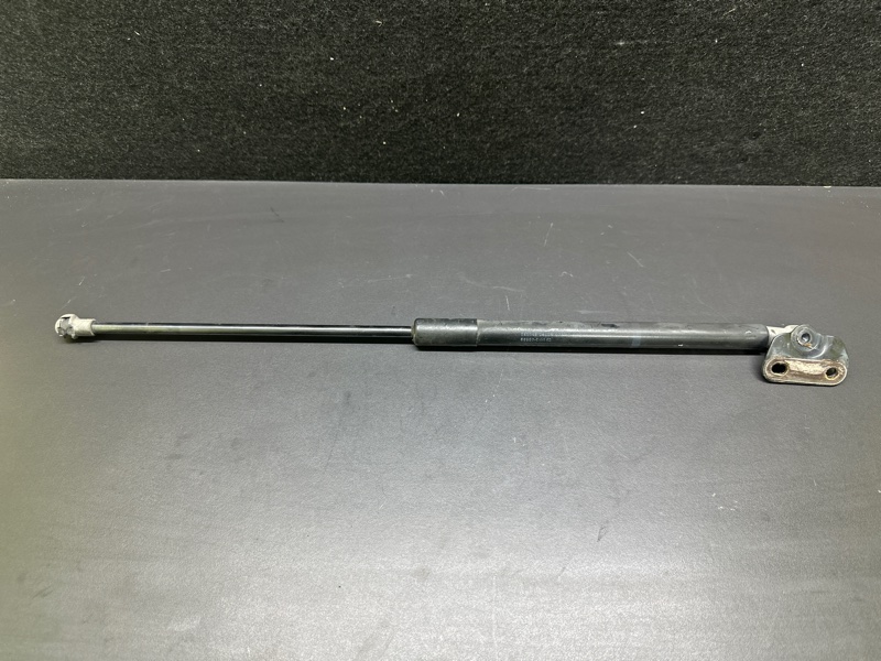 Амортизатор крышки багажника правый PRIUS - 30 09-17 2013 1.8 2ZRFXE