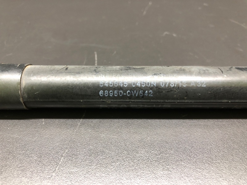 Амортизатор крышки багажника правый TOYOTA PRIUS - 30 09-17 1.8 2ZRFXE