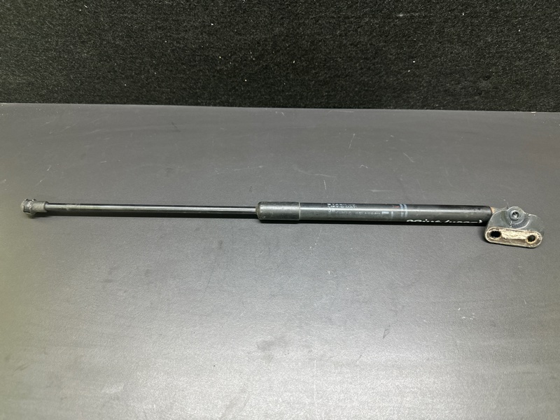 Амортизатор крышки багажника левый PRIUS - 30 09-17 2013 1.8 2ZRFXE