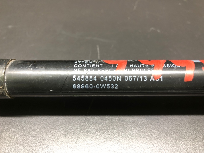 Амортизатор крышки багажника левый TOYOTA PRIUS - 30 09-17 1.8 2ZRFXE