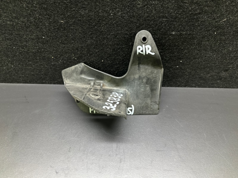 Брызговик задний правый PRIUS - 30 09-17 2013 1.8 2ZRFXE