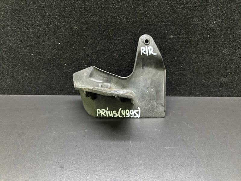 Брызговик задний правый TOYOTA PRIUS - 30 09-17 1.8 2ZRFXE