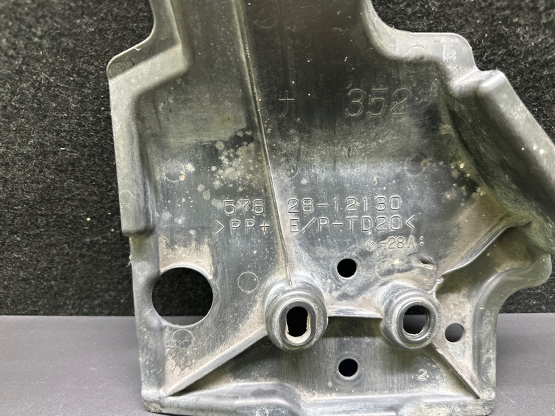 Защита днища задняя левая PRIUS - 30 09-17 2013 1.8 2ZRFXE