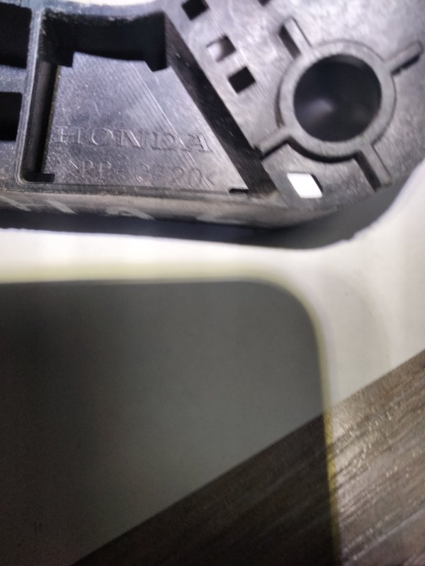 Кронштейн заднего бампера левый ACCORD CU8 / TSX 08-14