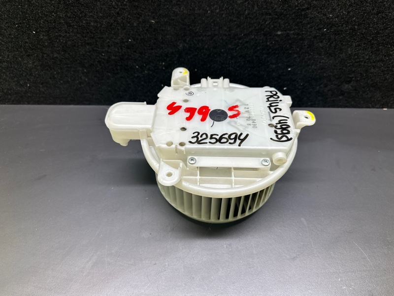 Моторчик печки TOYOTA PRIUS - 30 09-17 2013 1.8 2ZRFXE 87103-47041 Б/У