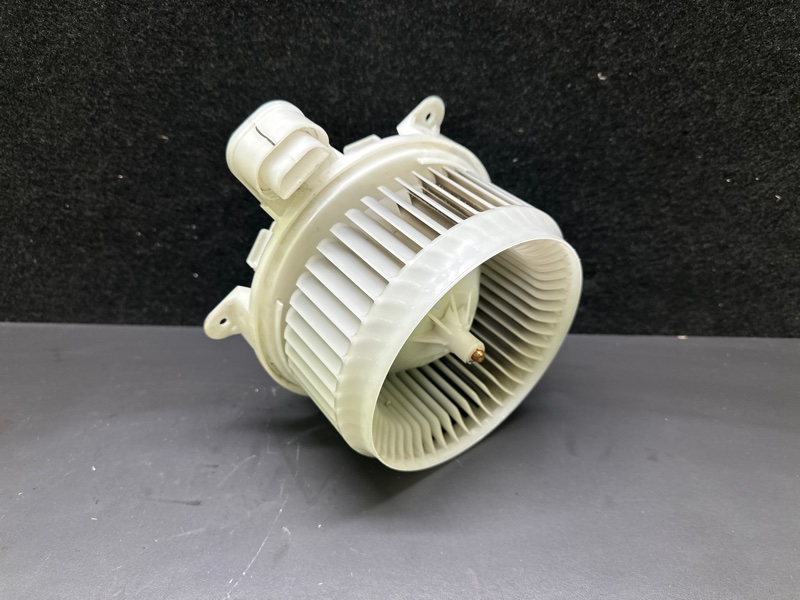 Моторчик печки TOYOTA PRIUS - 30 09-17 1.8 2ZRFXE