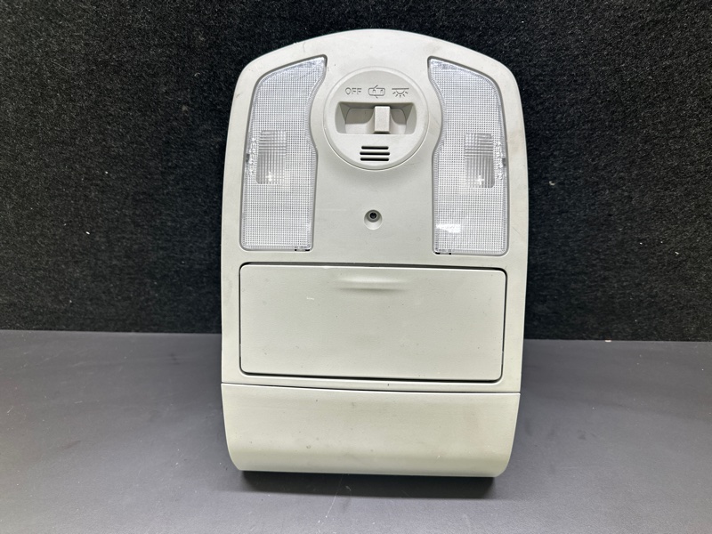 Плафон салона передний TOYOTA PRIUS - 30 09-17 2013 1.8 2ZRFXE 81260-47150-B0 Б/У