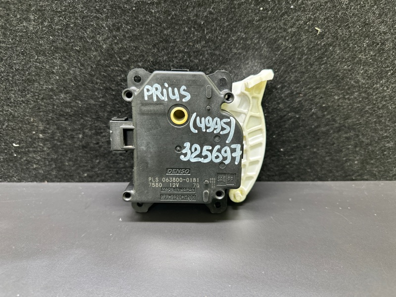 Моторчик заслонки печки PRIUS - 30 09-17 2013 1.8 2ZRFXE