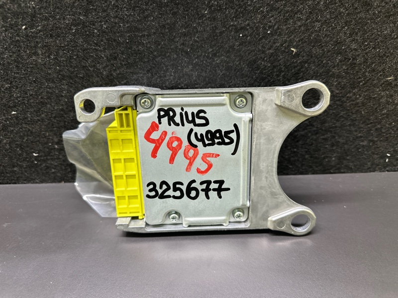 Блок управления AIRBAG PRIUS - 30 09-17 2013 1.8 2ZRFXE