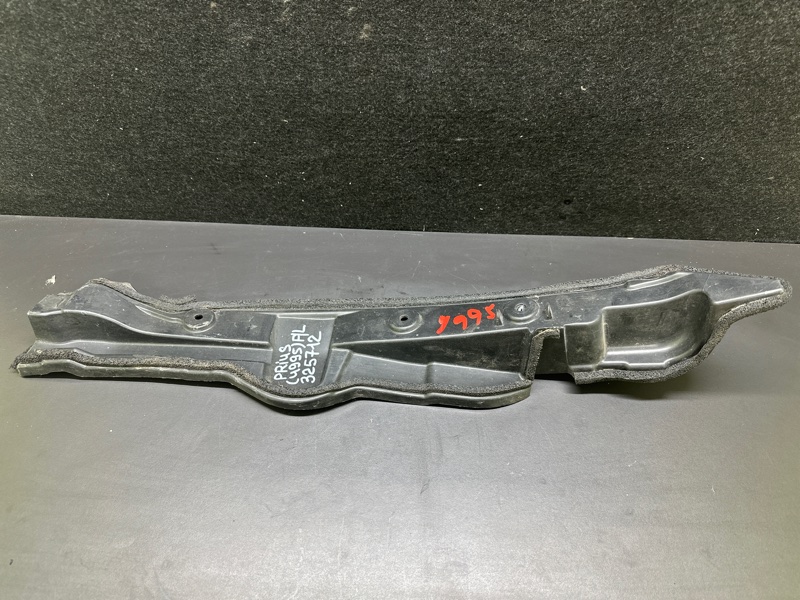 Пыльник крыла передний левый TOYOTA PRIUS - 30 09-17 2013 1.8 2ZRFXE 53828-47030 Б/У