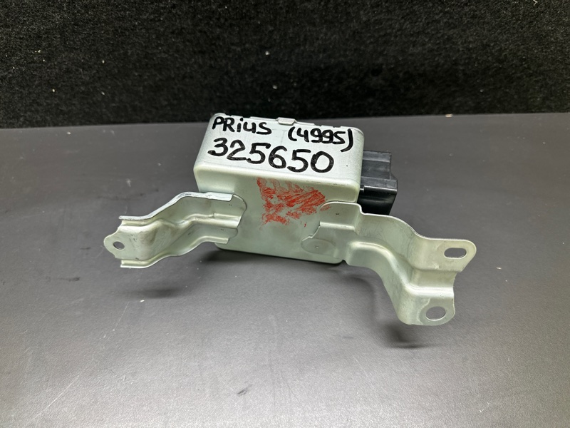 Блок управления электроусилителем руля TOYOTA PRIUS - 30 09-17 2013 1.8 2ZRFXE 89650-47471 Б/У