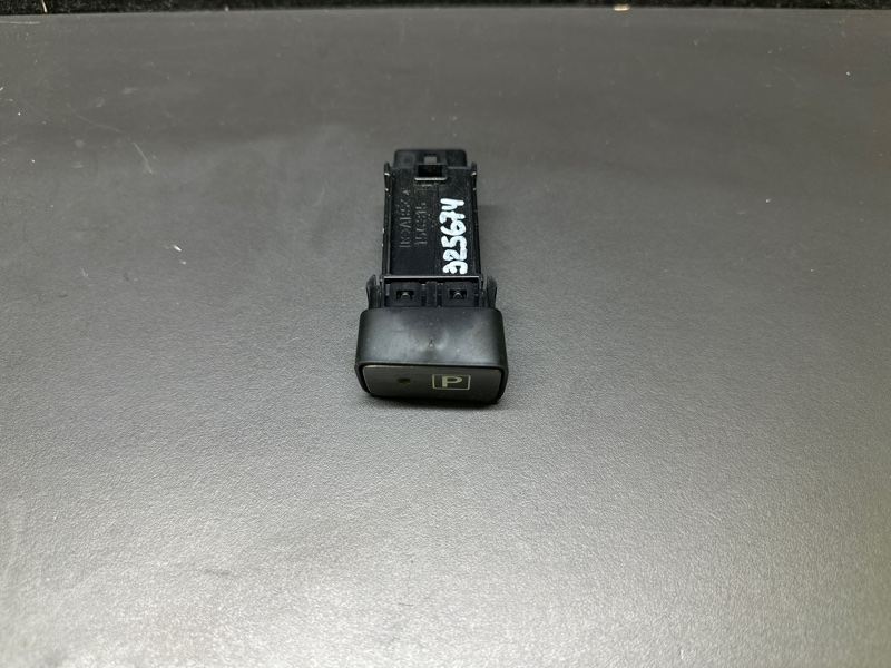 Кнопка стояночного тормоза PRIUS - 30 09-17 2013 1.8 2ZRFXE