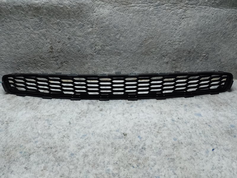 Решетка переднего бампера NISSAN LEAF 10-17 62256-3NA5A Б/У