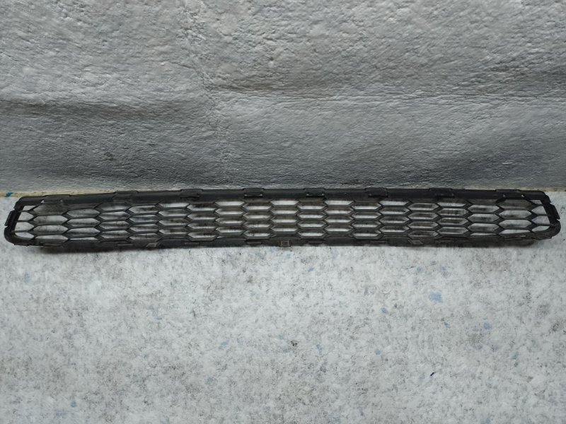 Решетка переднего бампера NISSAN LEAF 10-17