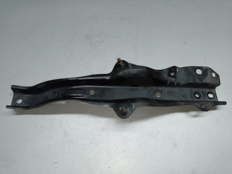 Кронштейн замка капота LEAF 10-17