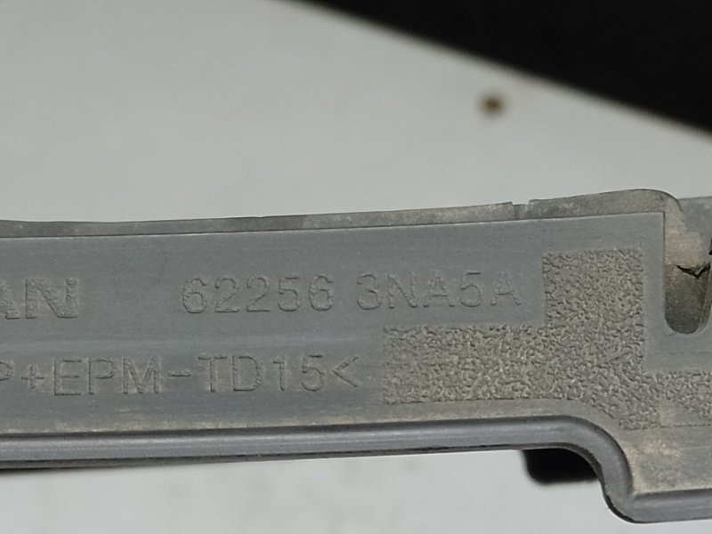 Решетка переднего бампера LEAF 10-17