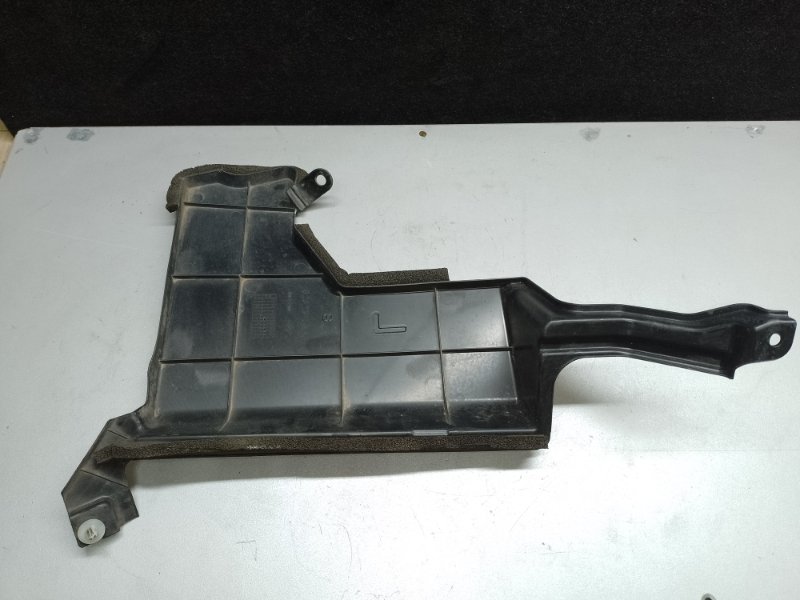 Дефлектор радиатора левый LEAF 10-17