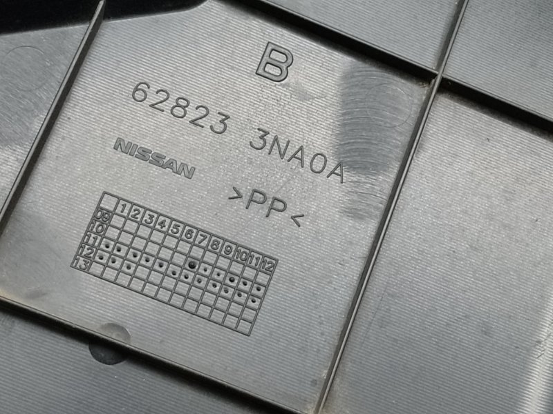 Дефлектор радиатора левый NISSAN LEAF 10-17