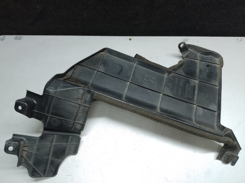 Дефлектор радиатора правый LEAF 10-17 Дефлектор радиатора правый LEAF 10-17