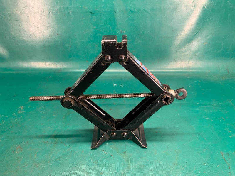 Домкрат MAZDA 3 BK 03-08 2004 Седан 2.3 GJ6A-37-790A Б/У