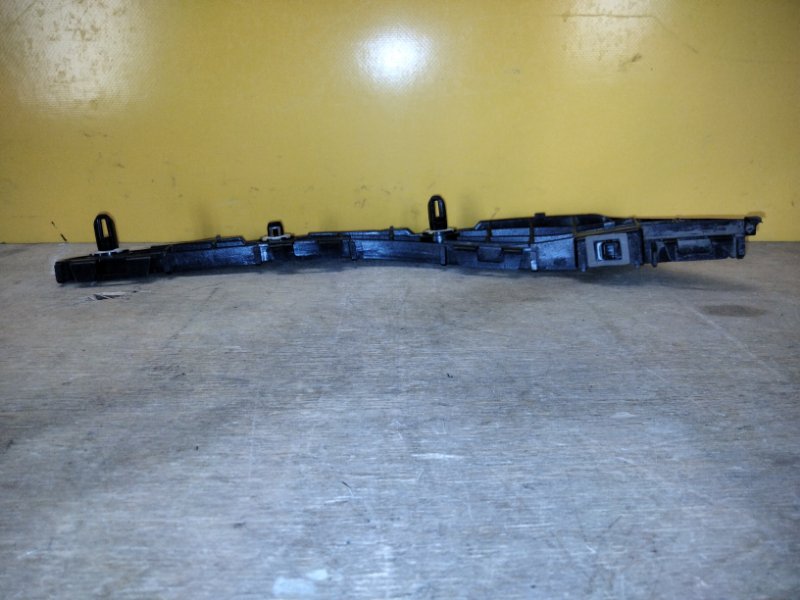 Кронштейн заднего бампера правый AVENSIS 08-18