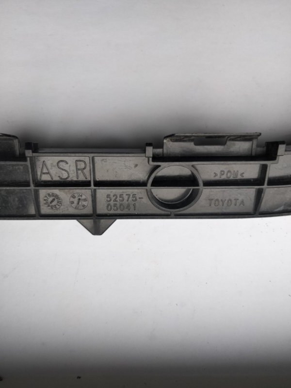 Кронштейн заднего бампера правый AVENSIS 08-18