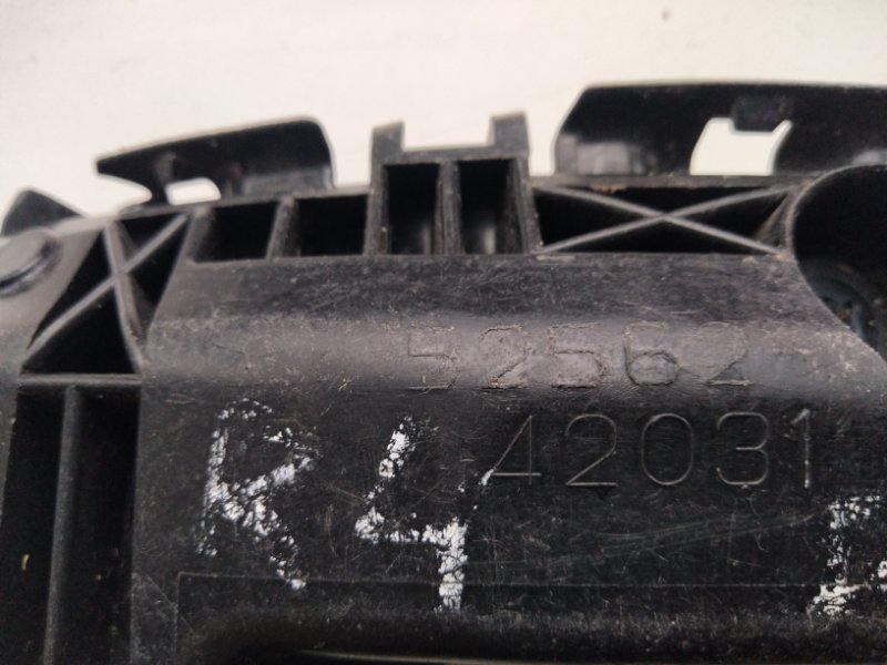 Кронштейн заднего бампера правый RAV4 05-12