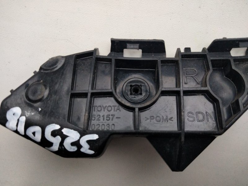 Кронштейн заднего бампера правый COROLLA 150 06-13