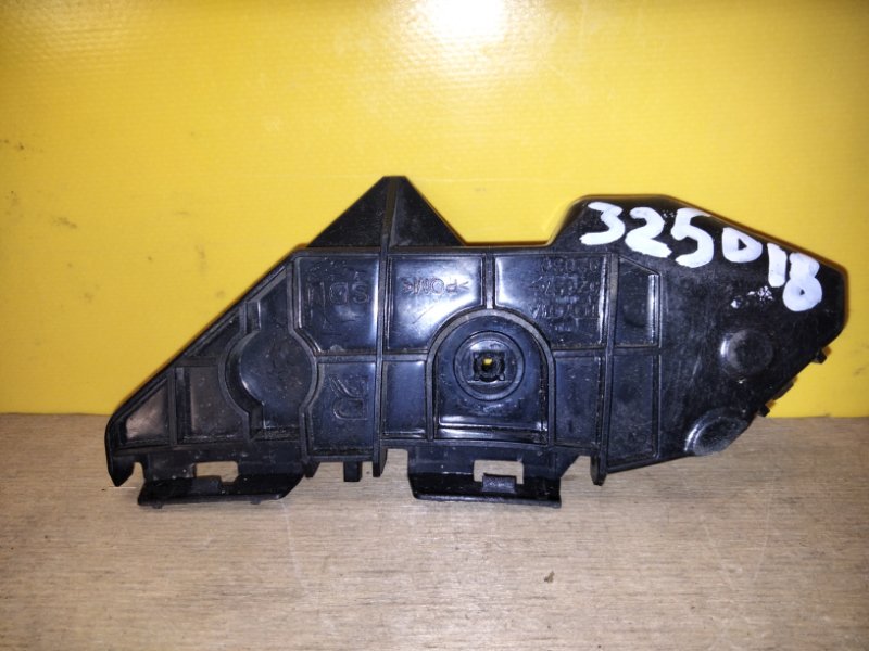 Кронштейн заднего бампера правый TOYOTA COROLLA 150 06-13 5215702030 Б/У