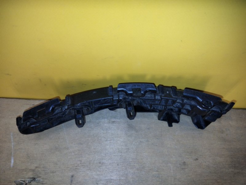 Кронштейн заднего бампера правый RAV4 05-12