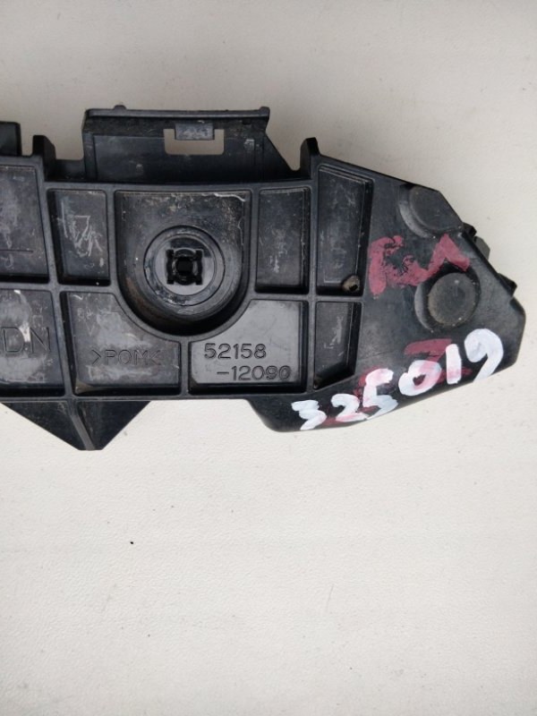 Кронштейн заднего бампера левый COROLLA 150 06-13