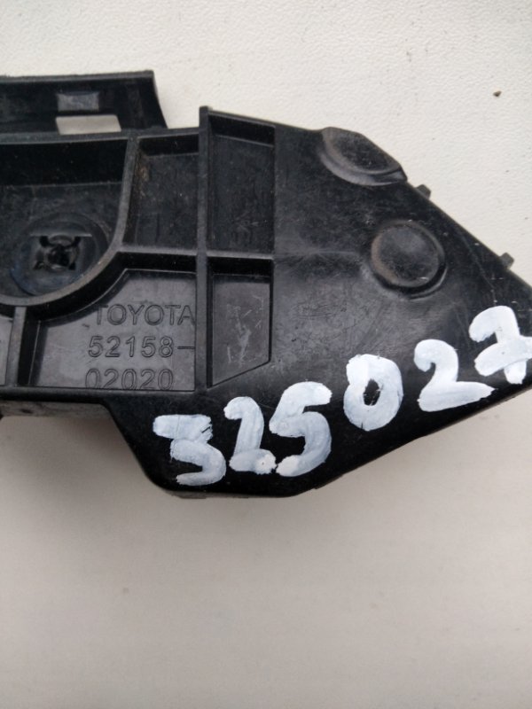 Кронштейн заднего бампера левый COROLLA 150 06-13