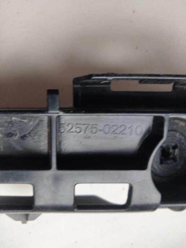 Кронштейн заднего бампера правый COROLLA 18- Кронштейн заднего бампера правый COROLLA 18-