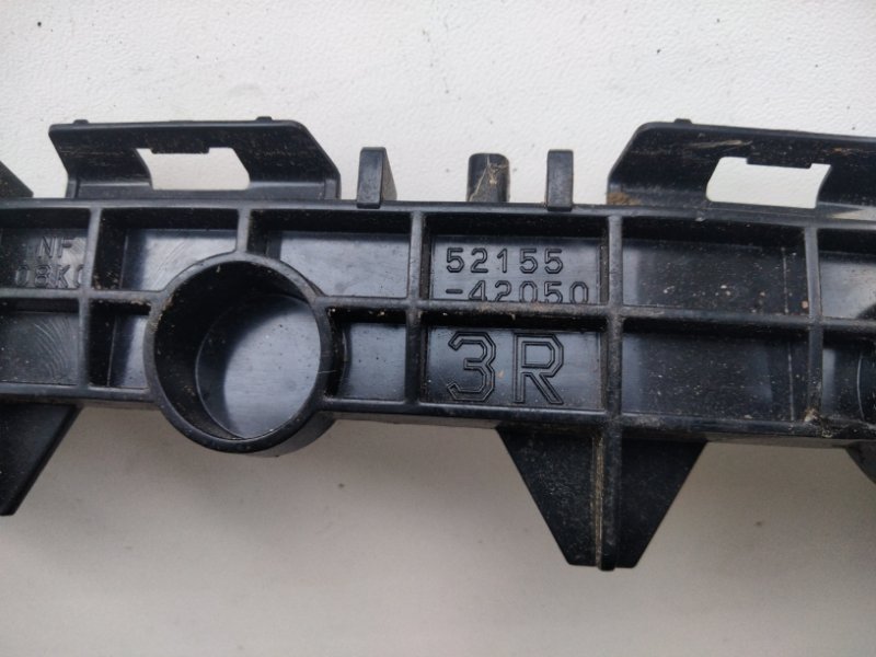 Кронштейн заднего бампера правый RAV4 18-