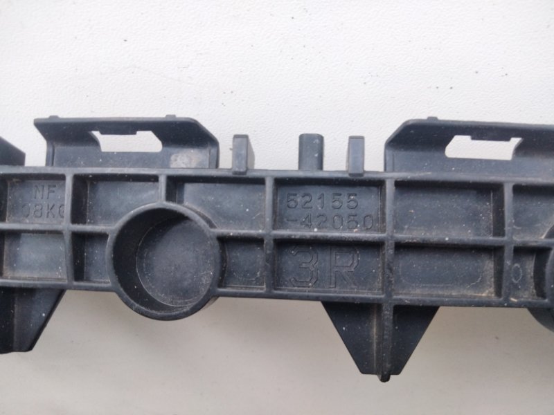 Кронштейн заднего бампера правый RAV4 18-