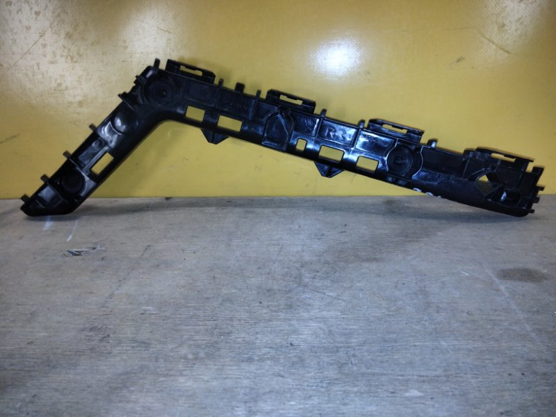 Запчасть кронштейн заднего бампера правый TOYOTA COROLLA 18- 5257502210 Б/У Кронштейн заднего бампера правый TOYOTA COROLLA 18- 5257502210 Б/У