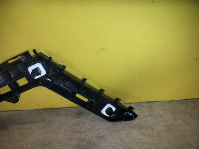 Кронштейн заднего бампера правый COROLLA 18- Кронштейн заднего бампера правый COROLLA 18-