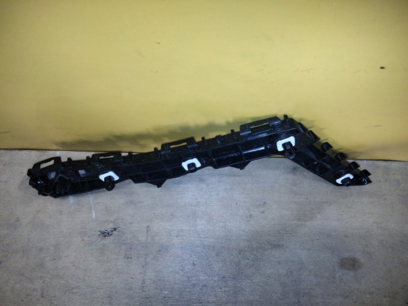 Кронштейн заднего бампера правый COROLLA 18- Кронштейн заднего бампера правый COROLLA 18-