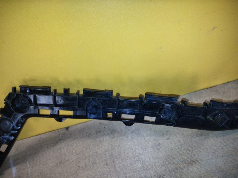 Кронштейн заднего бампера правый TOYOTA COROLLA 18- Кронштейн заднего бампера правый TOYOTA COROLLA 18-