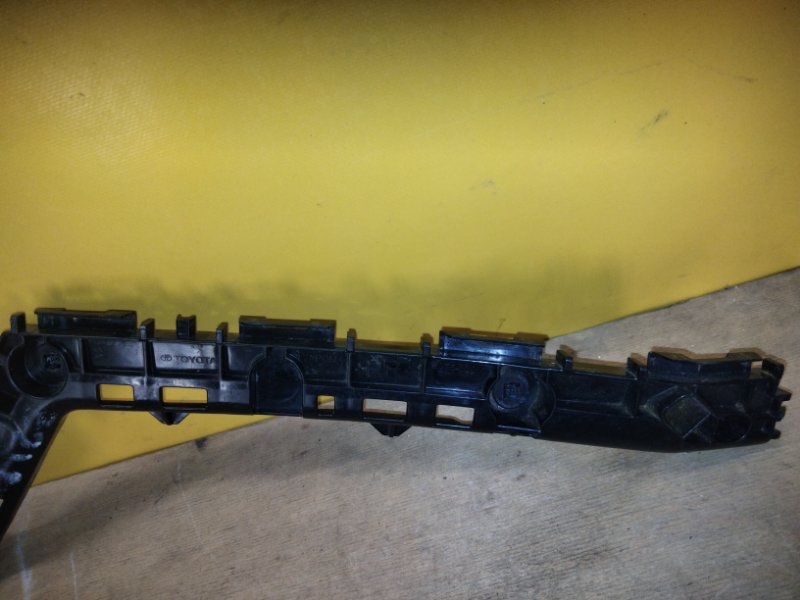 Кронштейн заднего бампера правый COROLLA 18- Кронштейн заднего бампера правый COROLLA 18-