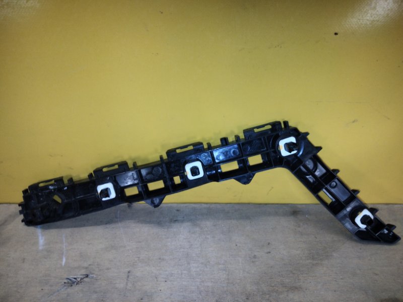 Кронштейн заднего бампера правый COROLLA 18- Кронштейн заднего бампера правый COROLLA 18-