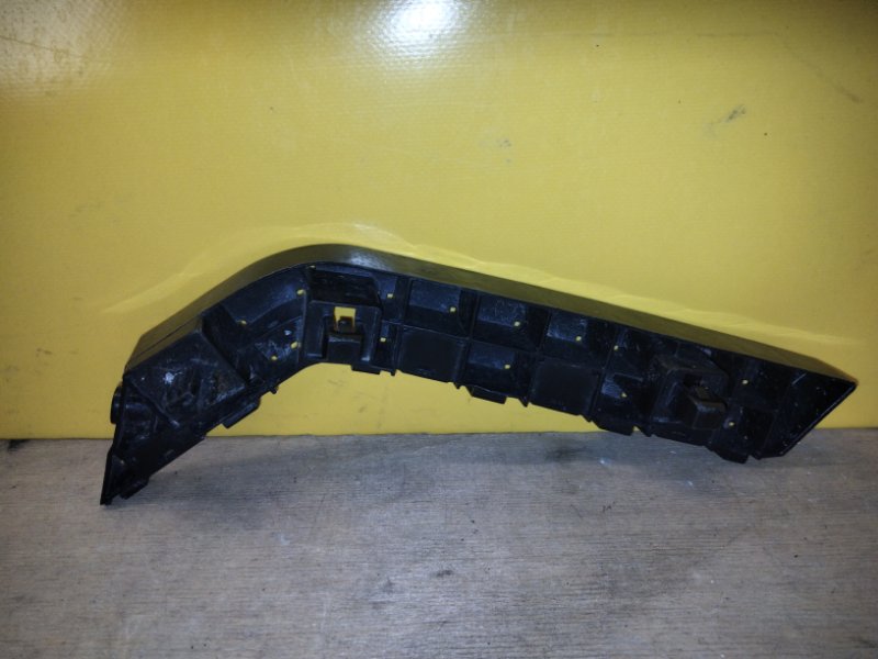 Кронштейн переднего бампера правый CIVIC FC/FK 15-